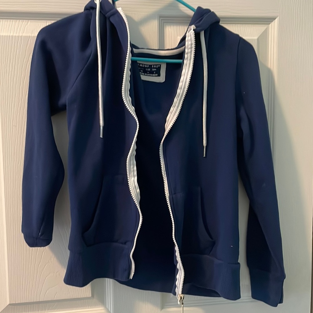 zip up sweatshirt
